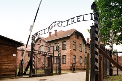 Merkel ad Auschwitz: "Quello che è successo qui è inconcepibile"
