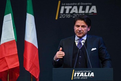 Conte: "Tutta l'Italia gialla in due settimane". Lunedì in consiglio dei ministri sì alla governance del Recovery fund
