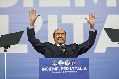Ucraina, Berlusconi difende Putin. Centrosinistra all'attacco. Neanche Salvini lo difende. Il Cav: sono stato frainteso