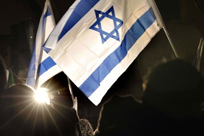 M.O., Israele attacca l'Iran: azione limitata. Raid anche in Siria e Iraq