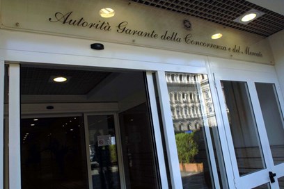 Antitrust, istruttoria su gruppi Armani e Dior per presunte pratiche commerciali scorrette