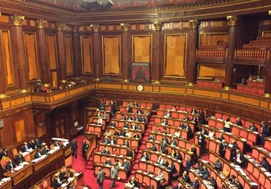 Dl liste d'attesa, primo sì del senato. Verso la flat tax per i medici