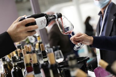 Vino, in Italia vendite in calo del 3% nel primo semestre. Meglio sul mercato estero