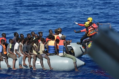 Sempre consentito il soccorso in mare dei migranti