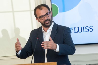 Miur, Fioramonti si fa un ministero tutto nuovo