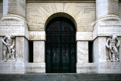 Borsa, Piazza Affari apre piatta. Spread poco mosso a 142 punti