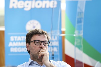 Attacco alla Lombardia, la Lega non ci sta. Giorgetti: è inconcepibile. D'Incà: posti interrogativi