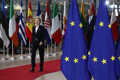 Ue, von der Leyen: il 30% del Recovery Fund raccolto con i green bond. Costruire Unione della sanità