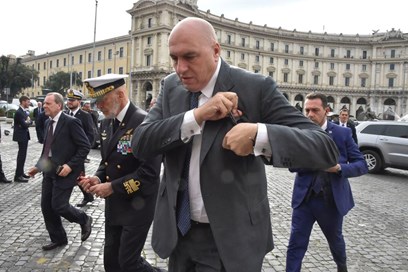 Libano, Crosetto: i nostri militari non sono un target diretto