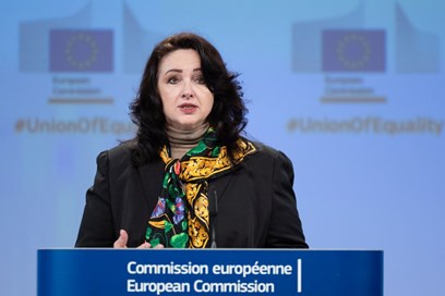 Migranti: su mezzo milione di persone da rimpatriare, solo uno su cinque lascia la Ue