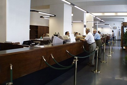 Risparmio, i boomers pensano al futuro, Generazione Z e millenials a viaggi e svaghi