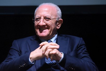 De Luca beffa Schlein, la regione Campania approva la legge sul terzo mandato 