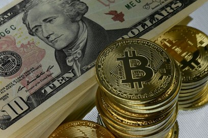 Effetto Trump sui mercati. Volano Bitcoin, dollaro, Trump media e Tesla