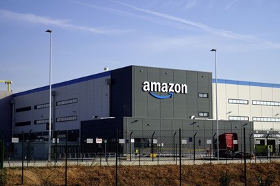 Amazon vuole investire 1,2 miliardi per data center in Italia. Urso: confermo