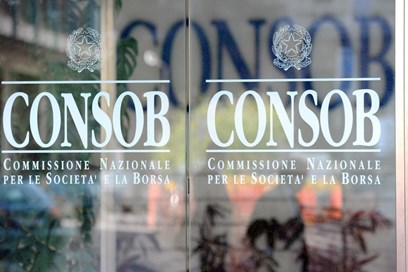 Consob: attenti alle frodi via Whatsapp, i nomi di Morgan Stanley e Blackrock usati come esca