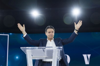 M5s, da Conte un vaffa a Grillo e ai due mandati. Il fondatore: da francescani a gesuiti